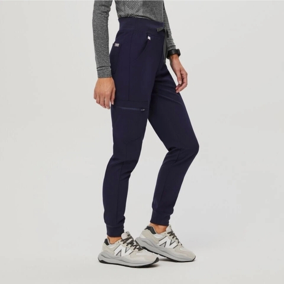 Figs Zamora 2.0 Jogger Scrub Pants – XLT – Ultimate Comfort X Healthcare Heroes - Picture 2 of 11
